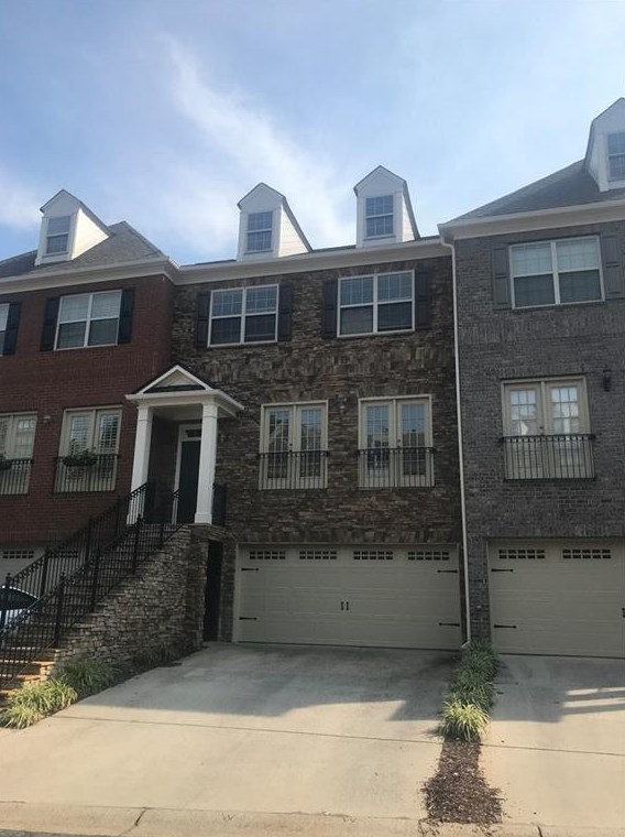 4007 Manchester Cir, Roswell GA  30075-8287 exterior