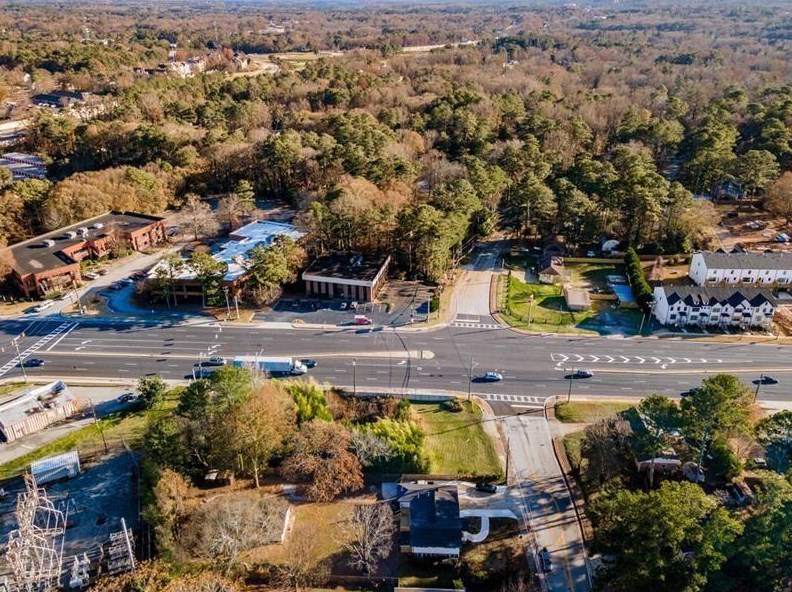 1635 Spruce Valley Dr, Decatur GA  30033-2503 exterior