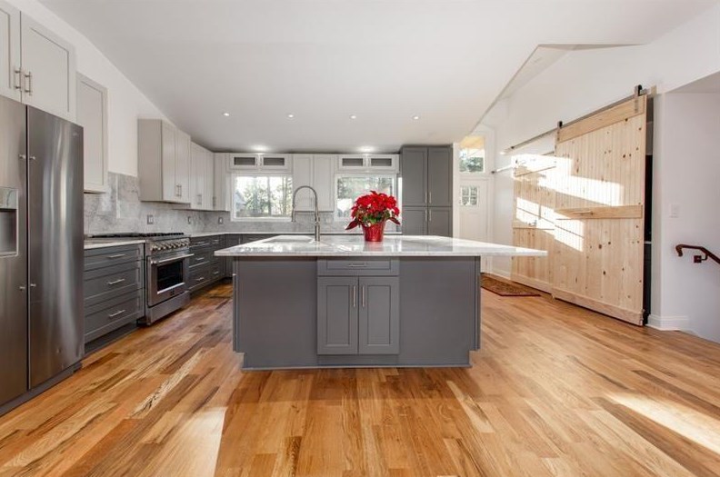 1635 Spruce Valley Dr, Decatur GA  30033-2503 exterior