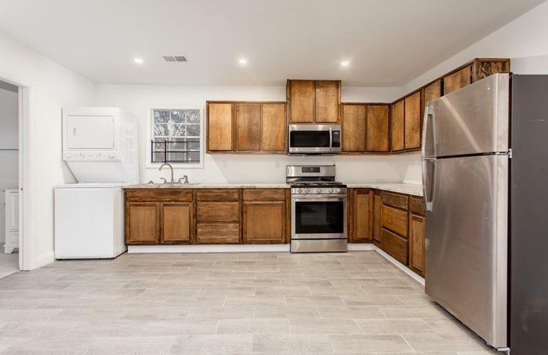 1635 Spruce Valley Dr, Decatur GA  30033-2503 exterior