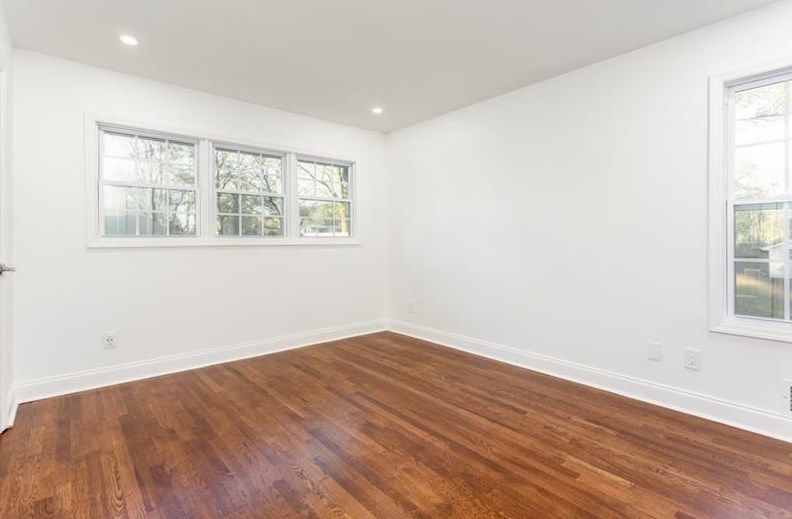 1635 Spruce Valley Dr, Decatur GA  30033-2503 exterior