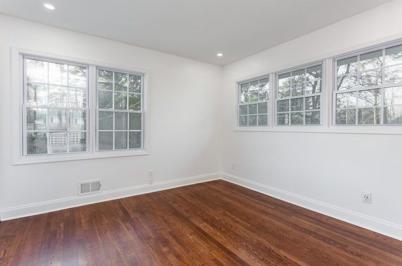 1635 Spruce Valley Dr, Decatur GA  30033-2503 exterior