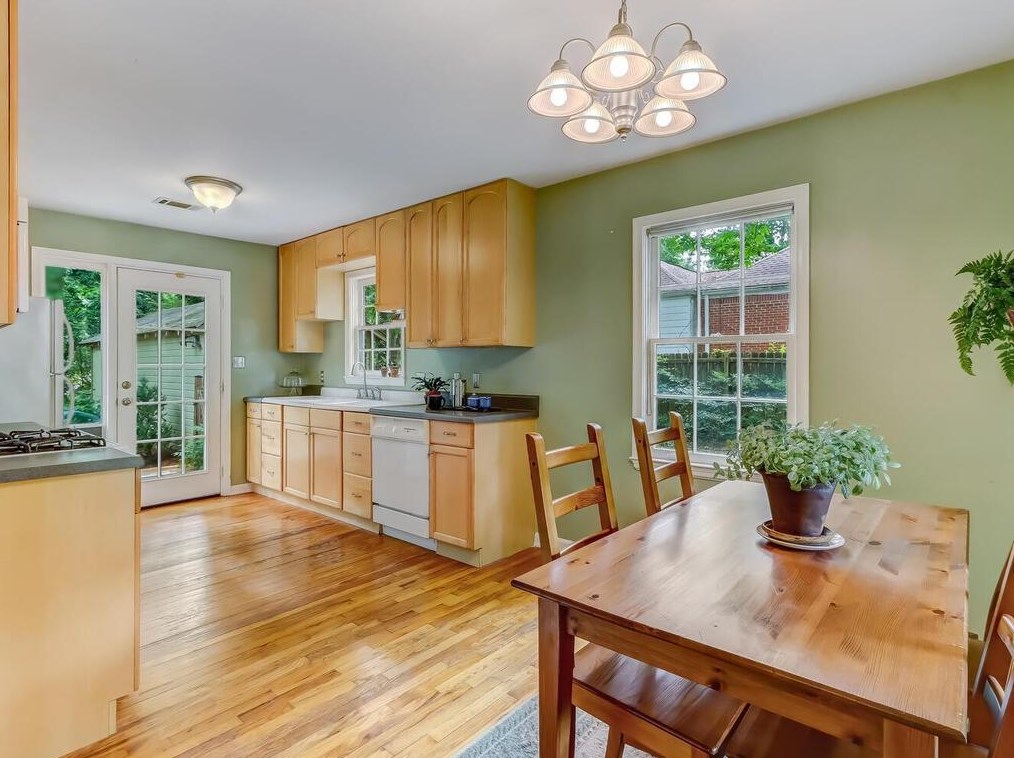 473 Bridlewood Cir, Decatur GA  30030-1619 exterior