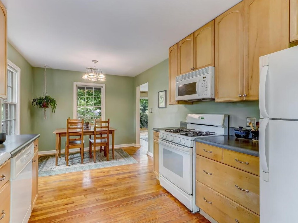 473 Bridlewood Cir, Decatur GA  30030-1619 exterior