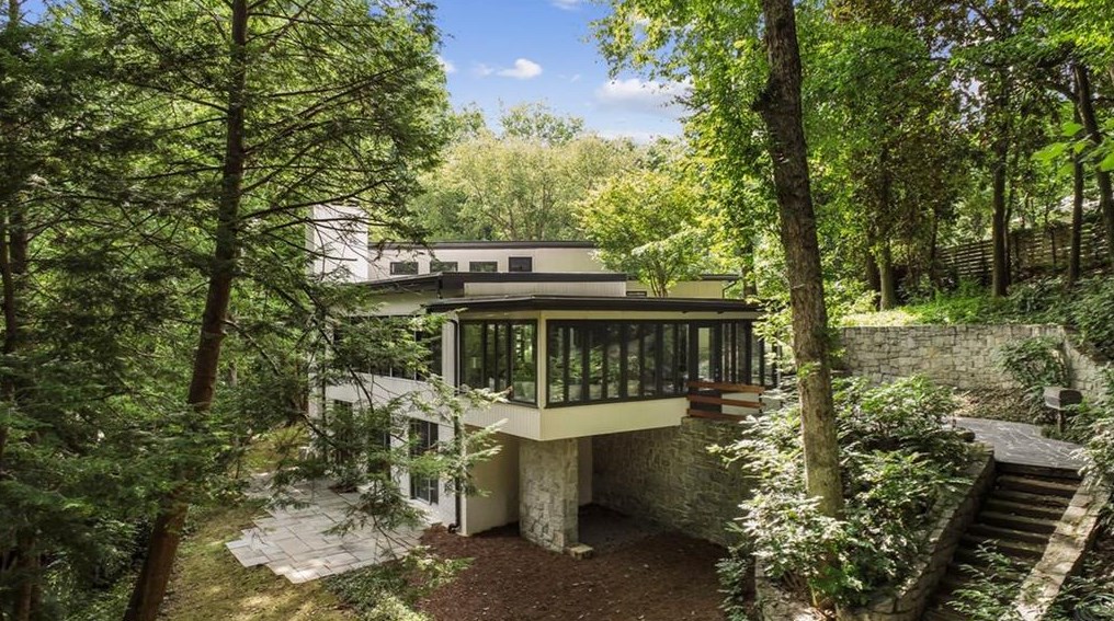 3322 Pinestream Rd, Atlanta GA  30327-2204 exterior