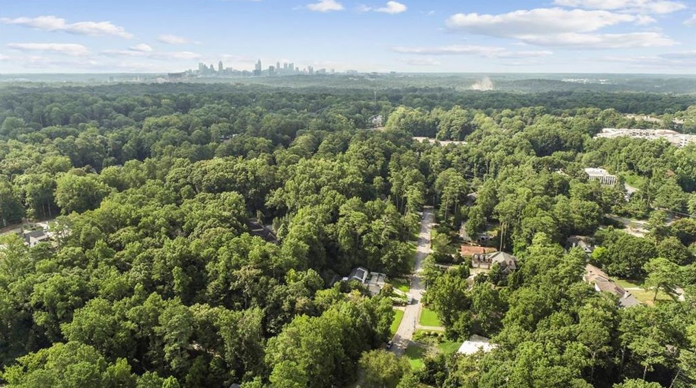 3322 Pinestream Rd, Atlanta GA  30327-2204 exterior