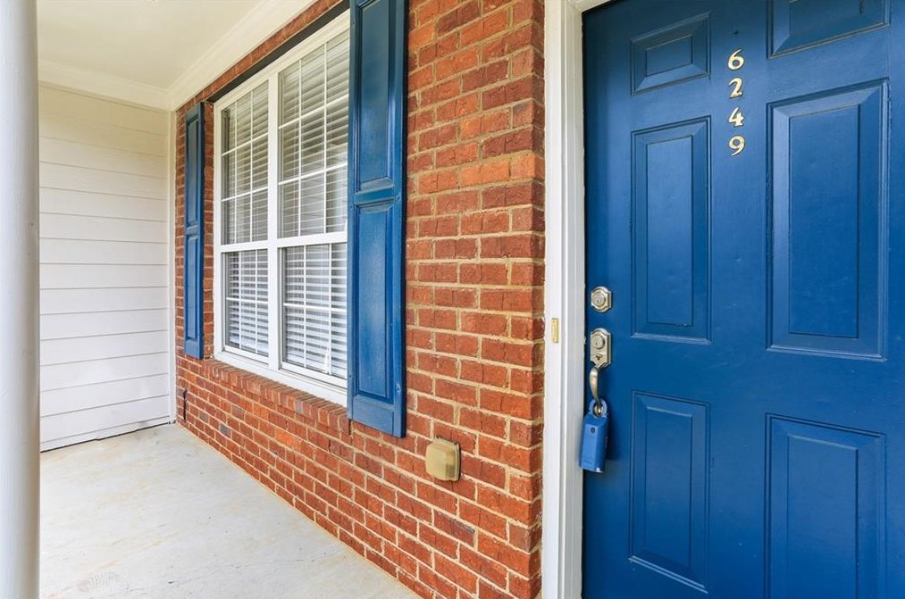 6249 Shoreview Cir, Flowery Branch GA  30542-7606 exterior