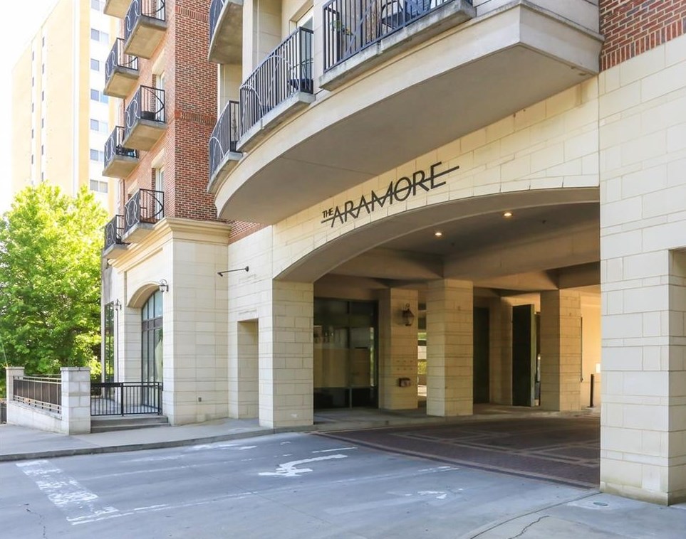 2255 Peachtree Rd, Atlanta GA  30309-1101 exterior