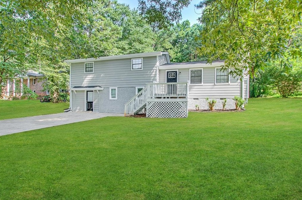 6520 Chickasaw Dr, Douglasville GA  30135-4618 exterior