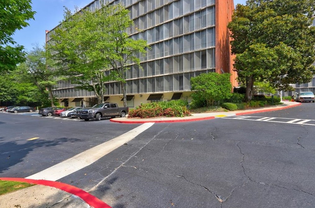 3060 Pharr Rd, Atlanta GA  30305 exterior