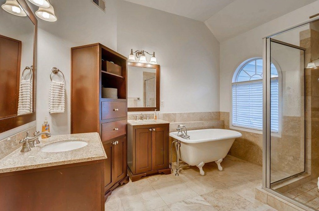 3000 Rosebrook Dr, Decatur GA  30033-3810 exterior