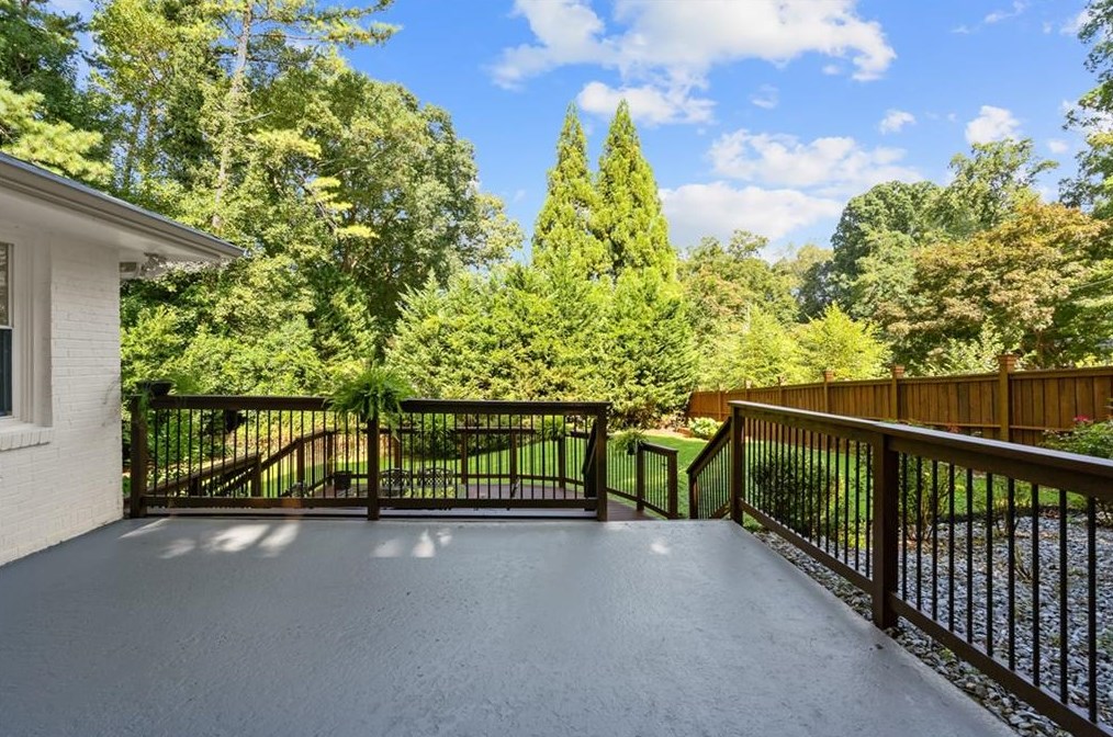 2069 Wilandrew Dr, Decatur GA  30033-0019 exterior