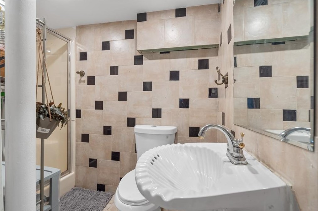 2069 Wilandrew Dr, Decatur GA  30033-0019 exterior