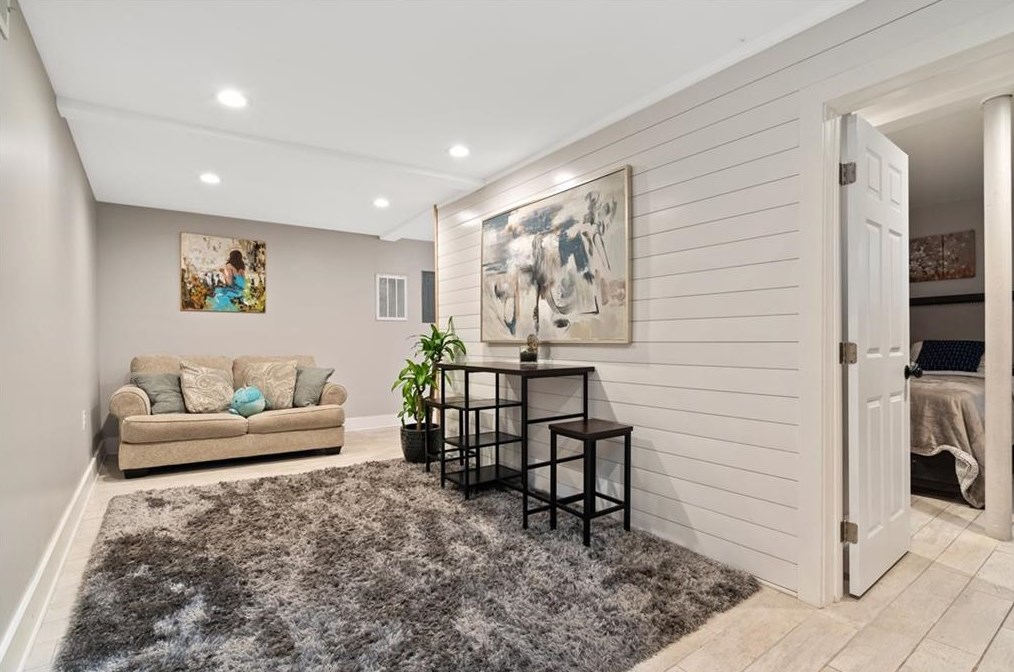 2069 Wilandrew Dr, Decatur GA  30033-0019 exterior