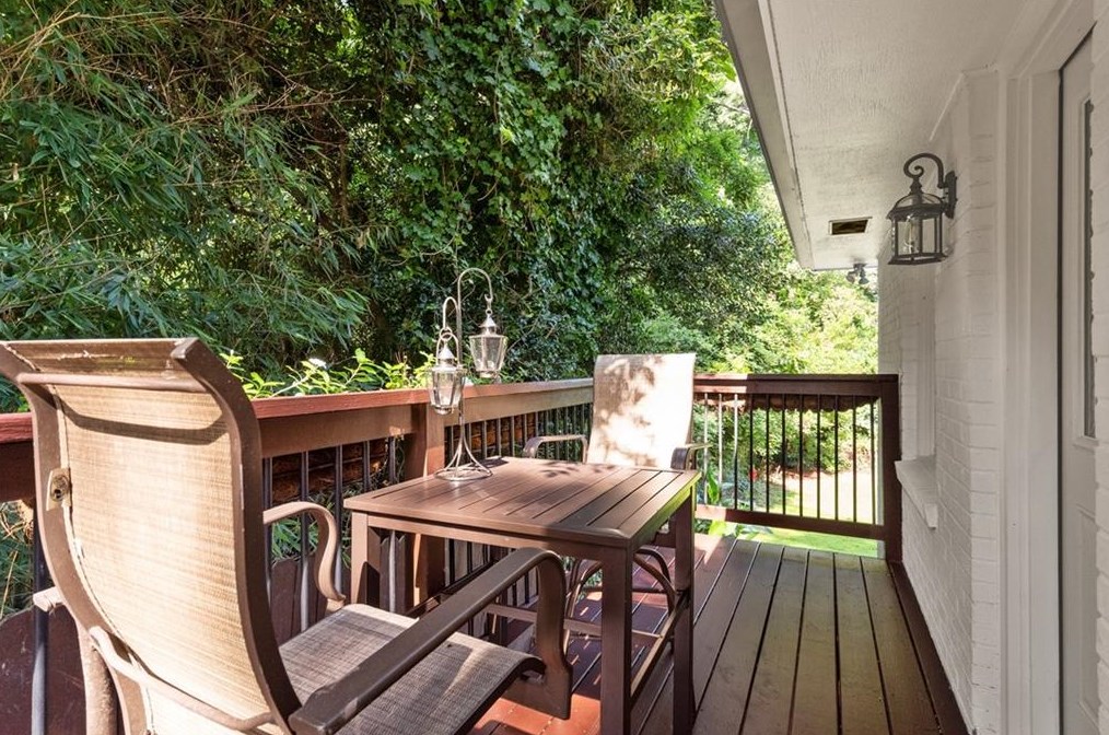 2069 Wilandrew Dr, Decatur GA  30033-0019 exterior