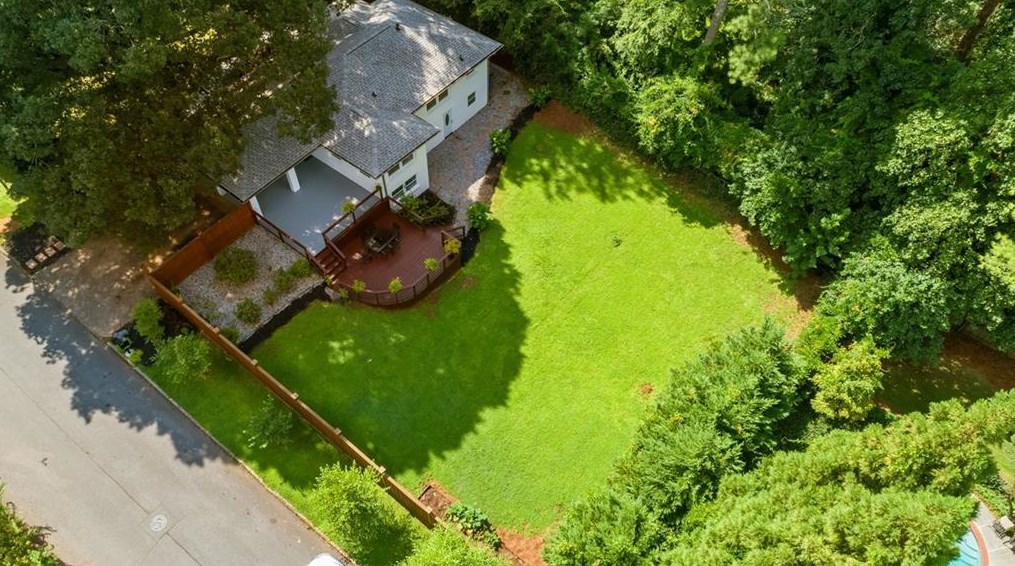 2069 Wilandrew Dr, Decatur GA  30033-0019 exterior