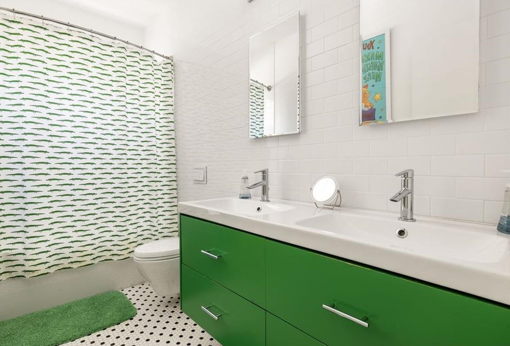 538 Lake Dr, Decatur GA  30030-3532 exterior