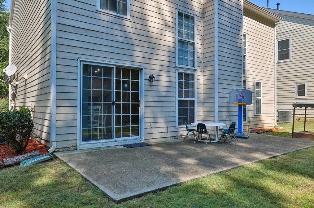 550 Arncliffe Ct, Alpharetta GA  30005-8994 exterior