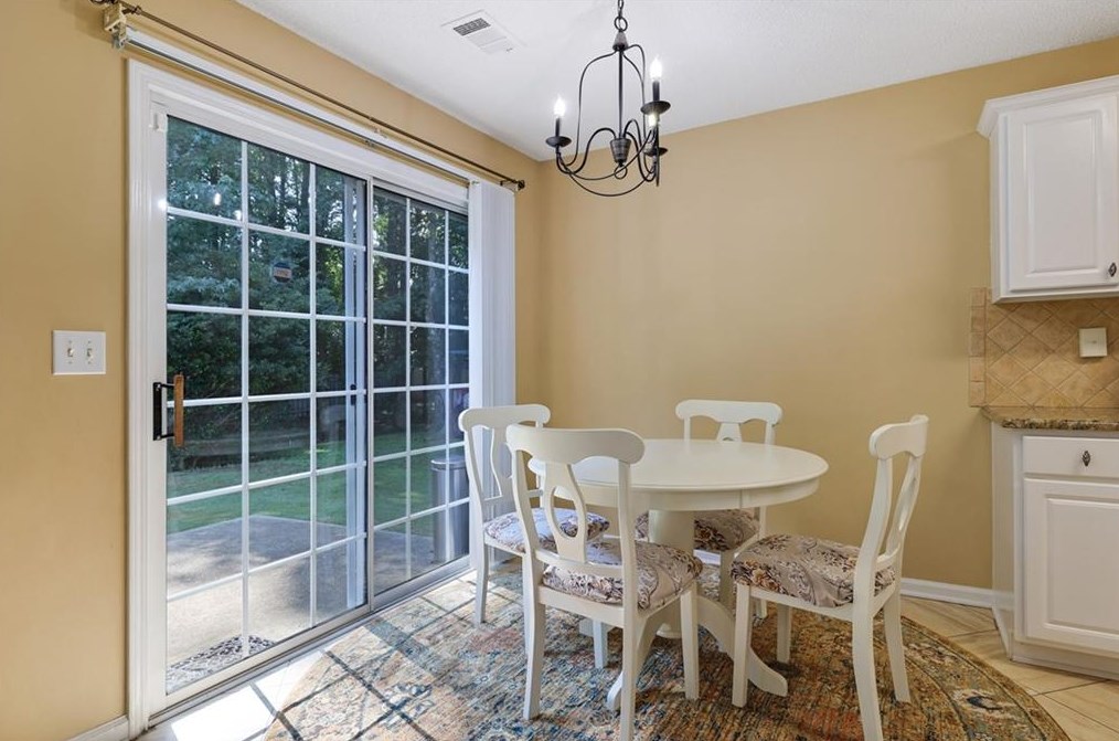 550 Arncliffe Ct, Alpharetta GA  30005-8994 exterior