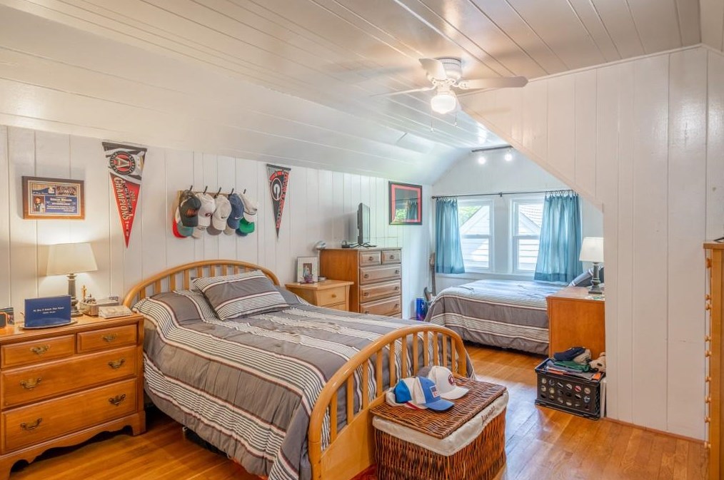 216 Shadowmoor Dr, Decatur GA  30030-3849 exterior