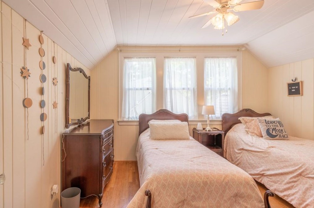 216 Shadowmoor Dr, Decatur GA  30030-3849 exterior