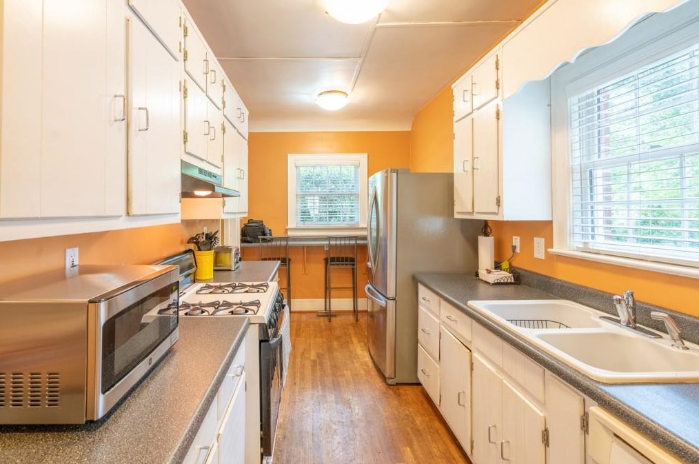 216 Shadowmoor Dr, Decatur GA  30030-3849 exterior