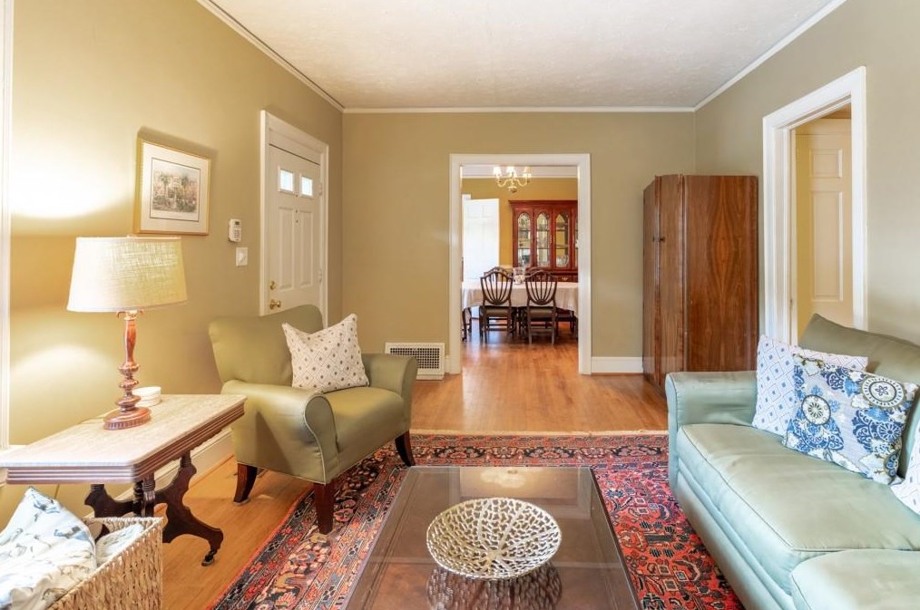 216 Shadowmoor Dr, Decatur GA  30030-3849 exterior