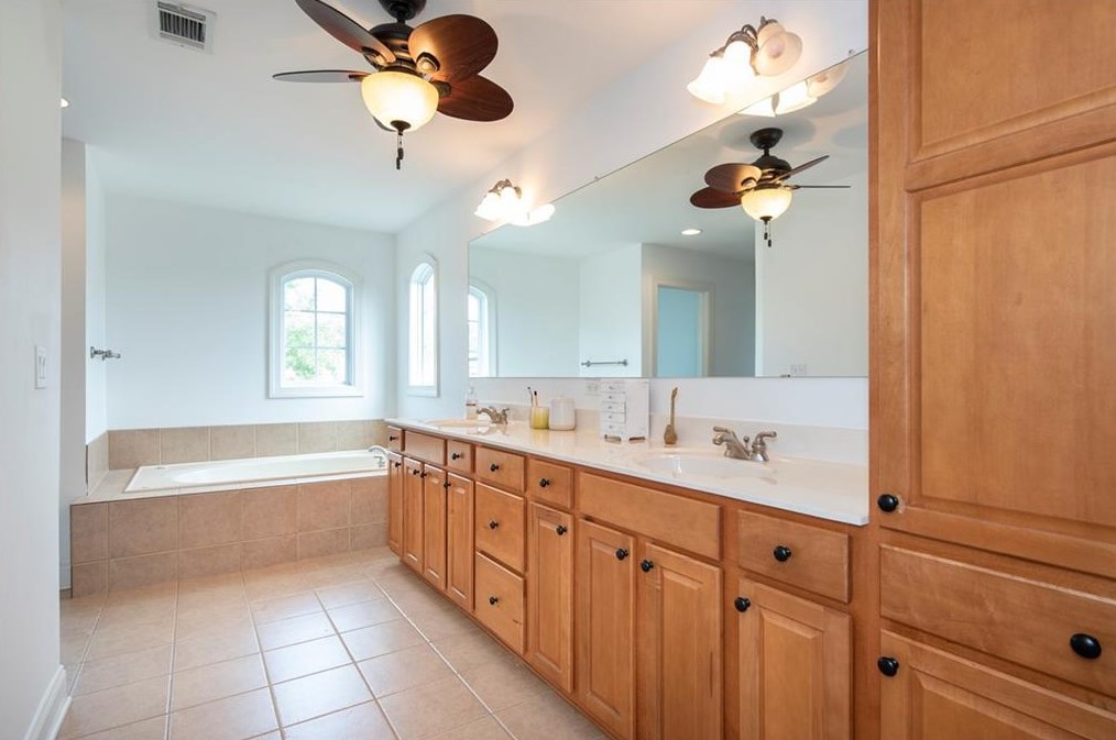 7918 Brass Lantern Dr, Flowery Branch GA  30542-7578 exterior