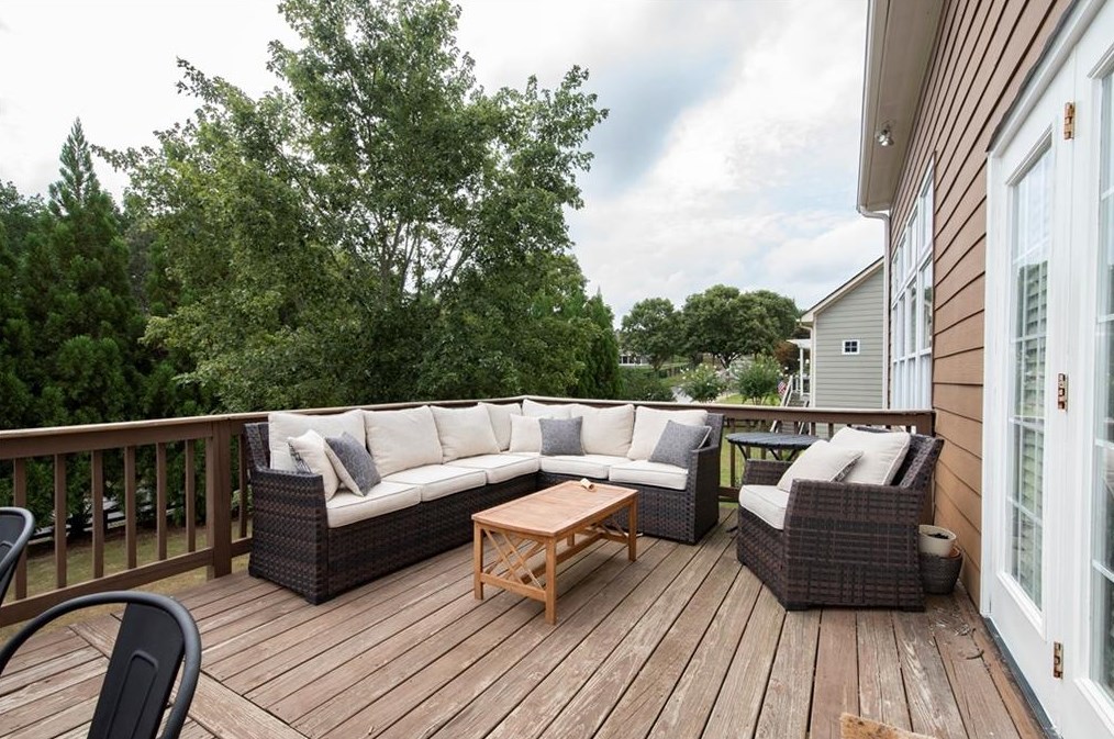 7918 Brass Lantern Dr, Flowery Branch GA  30542-7578 exterior