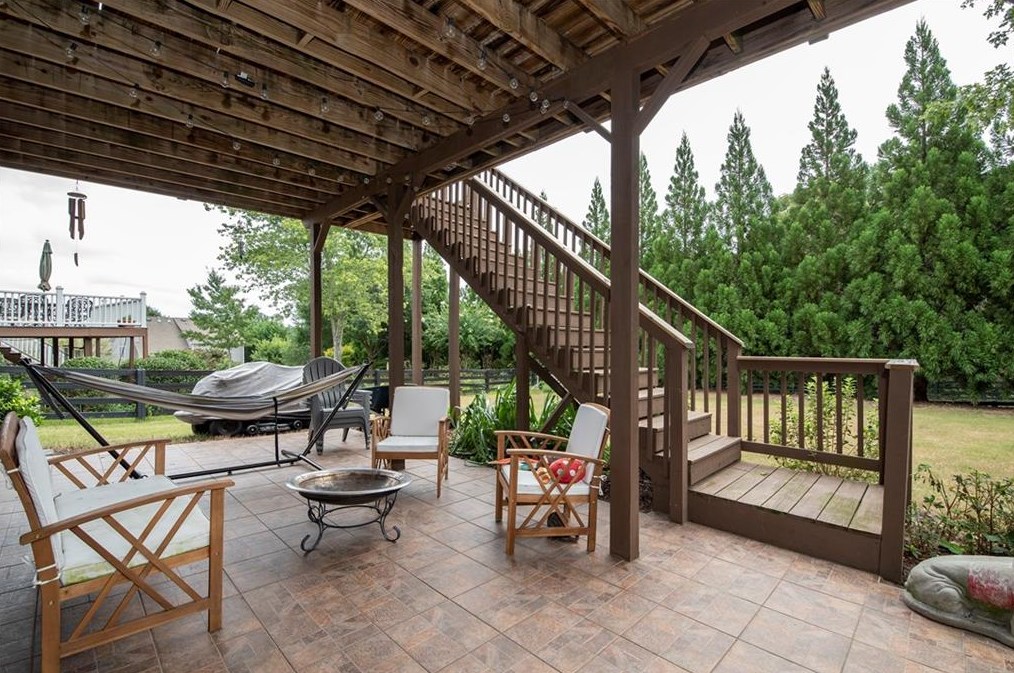 7918 Brass Lantern Dr, Flowery Branch GA  30542-7578 exterior
