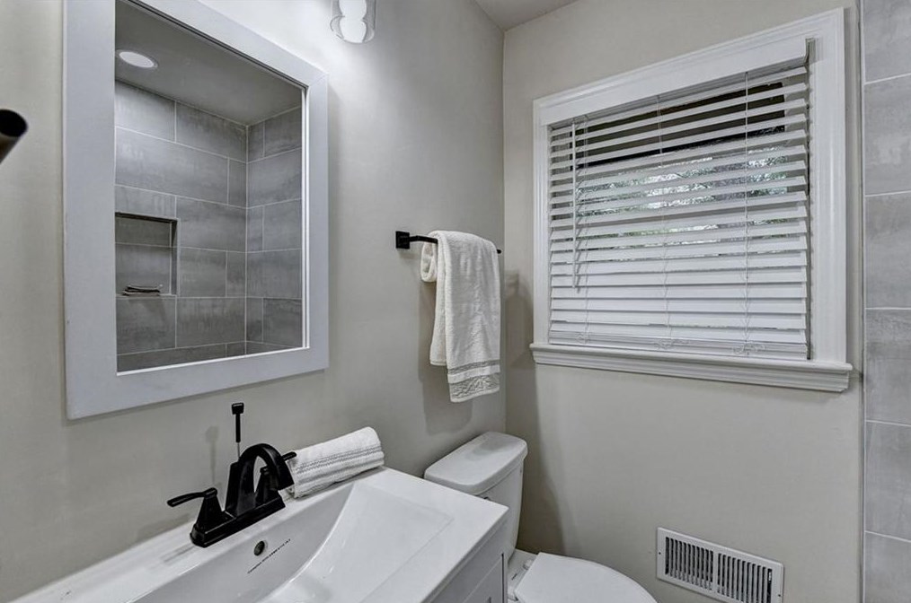 2808 Long Way, Decatur GA  30032-4226 exterior