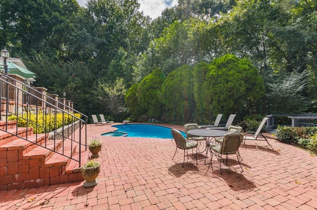 4610 Orkney Ln, Atlanta GA  30331-7440 exterior