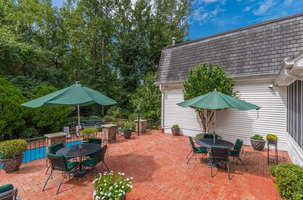4610 Orkney Ln, Atlanta GA  30331-7440 exterior
