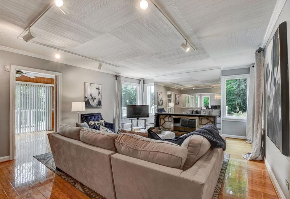 1530 Niskey Lake Trl, Atlanta GA  30331-6318 exterior