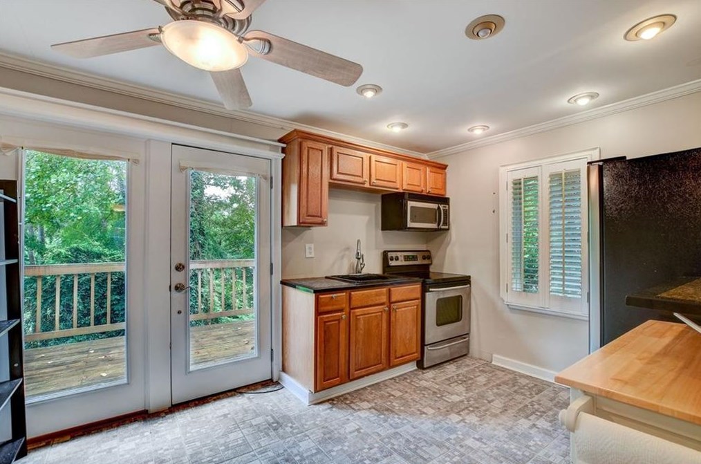 1530 Niskey Lake Trl, Atlanta GA  30331-6318 exterior
