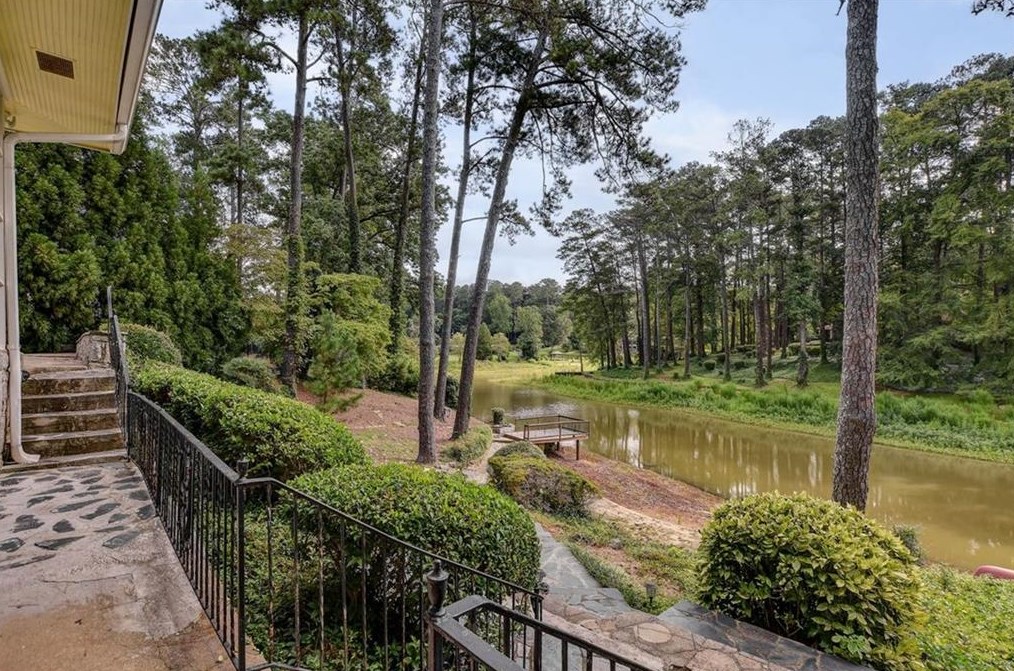 1530 Niskey Lake Trl, Atlanta GA  30331-6318 exterior