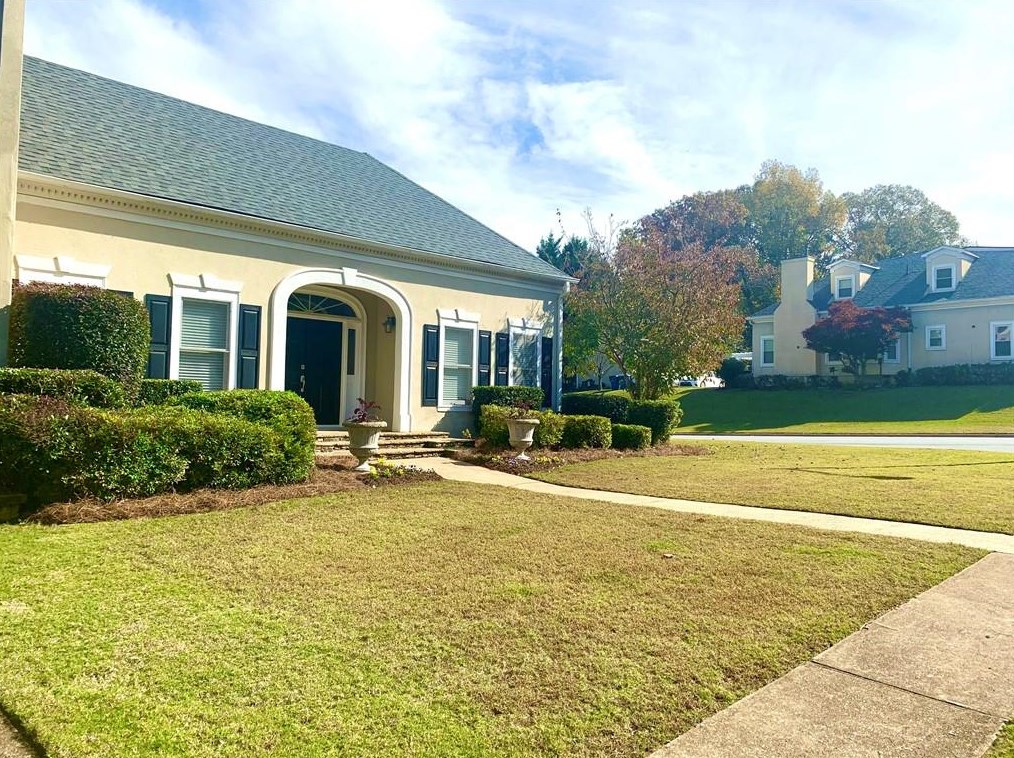 9445 Knollcrest Blvd, Alpharetta GA 30022-5112 exterior