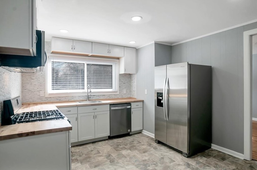 985 Winburn Dr, Atlanta GA  30344-2852 exterior