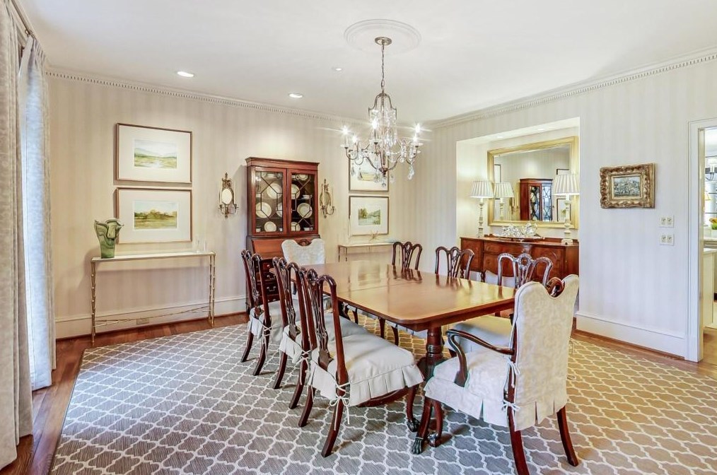 1302 Wesley Pl, Atlanta GA  30327-1712 exterior