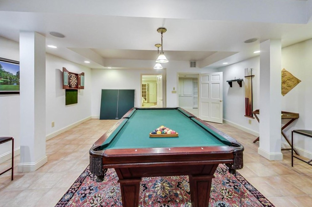 1302 Wesley Pl, Atlanta GA  30327-1712 exterior