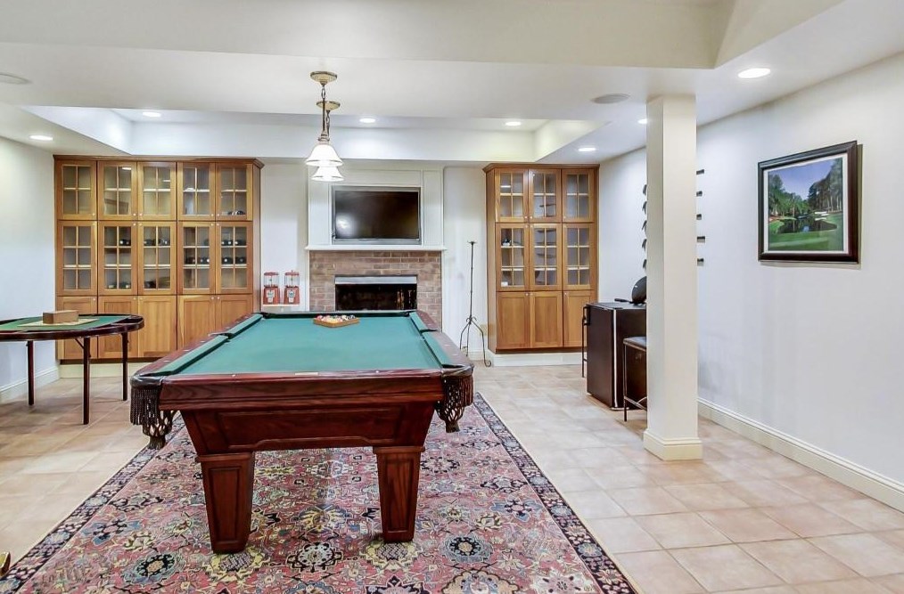 1302 Wesley Pl, Atlanta GA  30327-1712 exterior