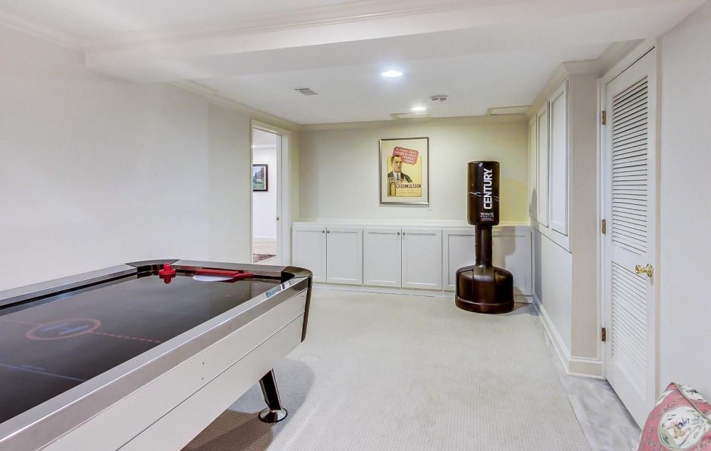 1302 Wesley Pl, Atlanta GA  30327-1712 exterior