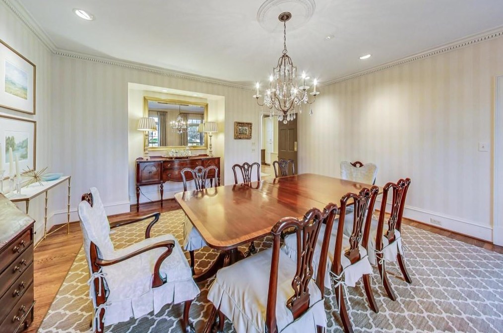 1302 Wesley Pl, Atlanta GA  30327-1712 exterior