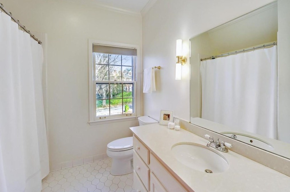 1302 Wesley Pl, Atlanta GA  30327-1712 exterior