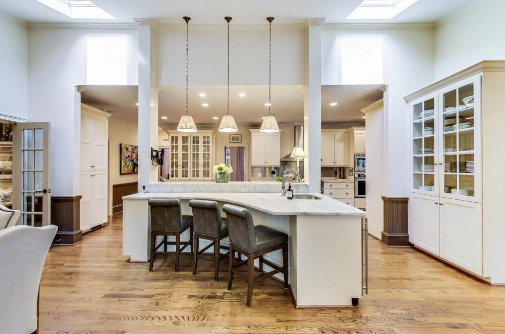 1302 Wesley Pl, Atlanta GA  30327-1712 exterior