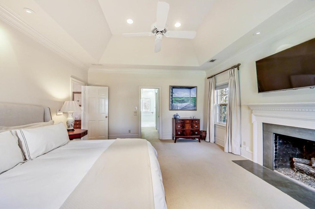 1302 Wesley Pl, Atlanta GA  30327-1712 exterior