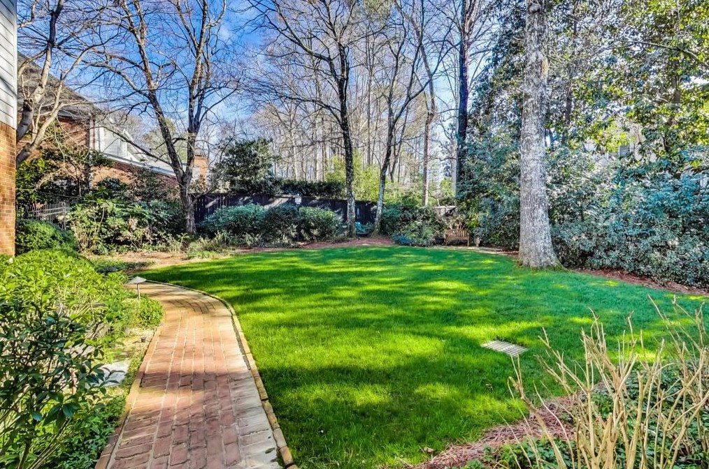 1302 Wesley Pl, Atlanta GA  30327-1712 exterior