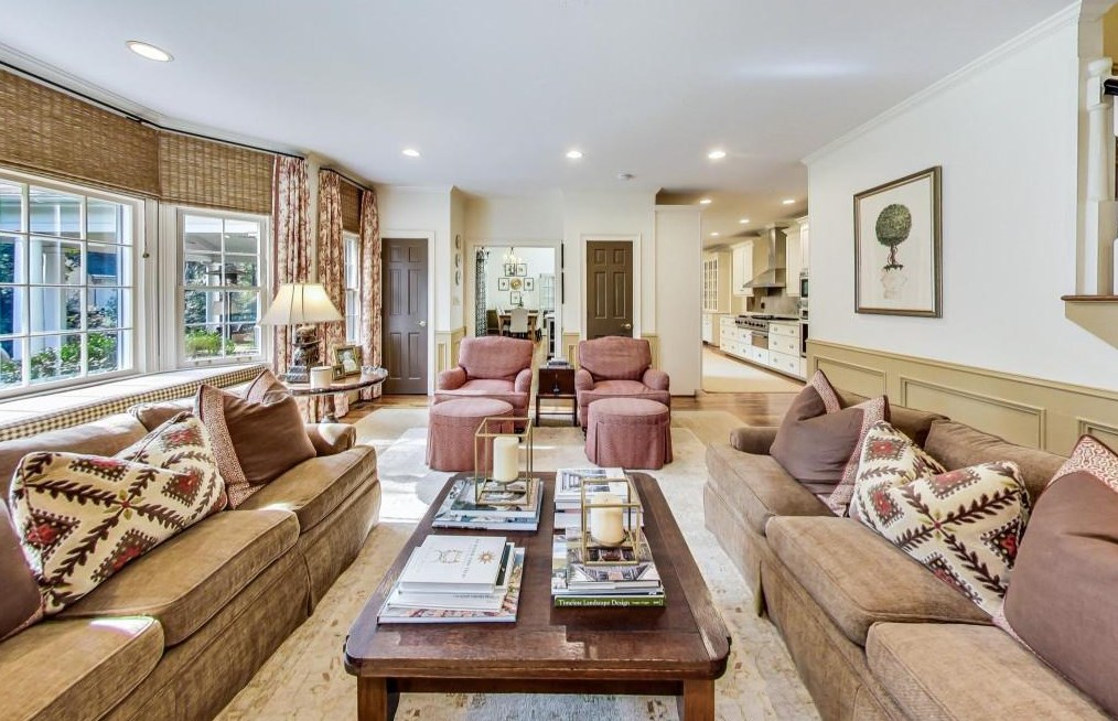 1302 Wesley Pl, Atlanta GA  30327-1712 exterior