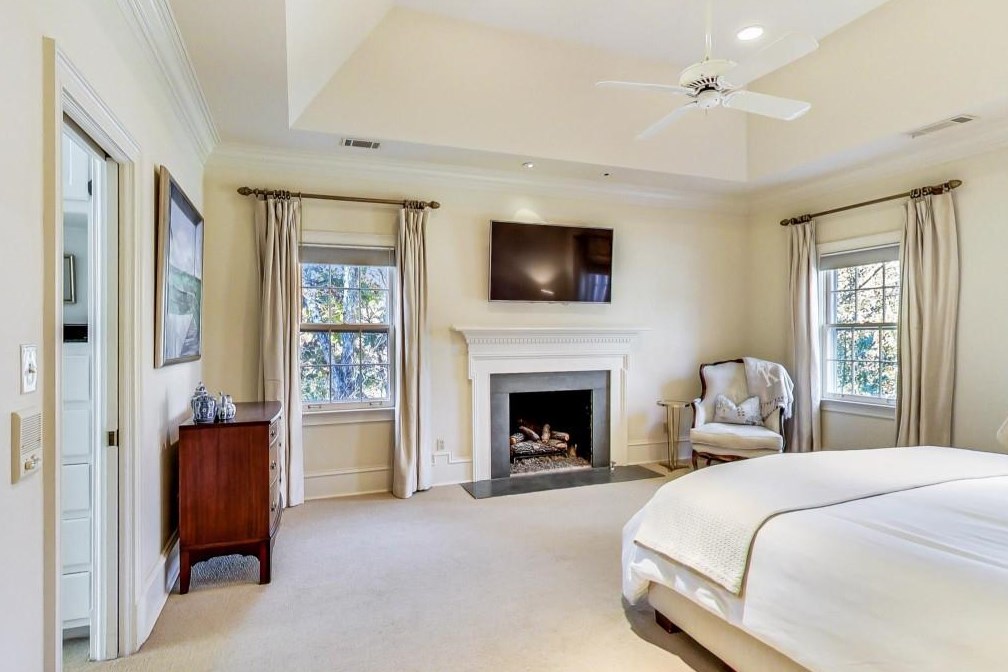 1302 Wesley Pl, Atlanta GA  30327-1712 exterior