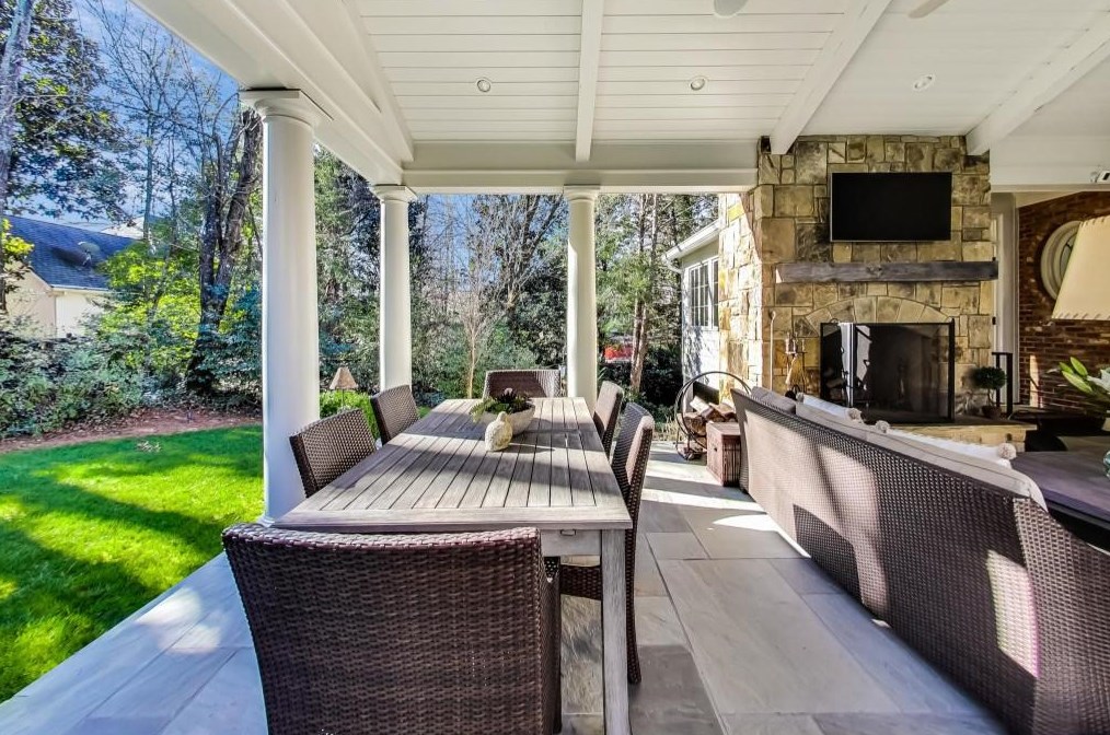 1302 Wesley Pl, Atlanta GA  30327-1712 exterior